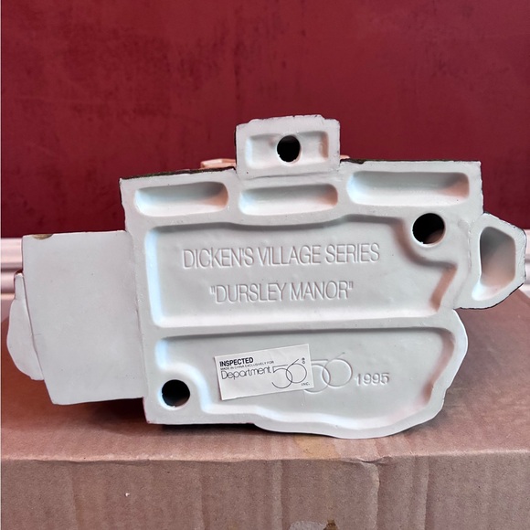 Dept 56 Dickens Village Series “Dursley Manor” #58329, 1995 - Picture 10 of 11